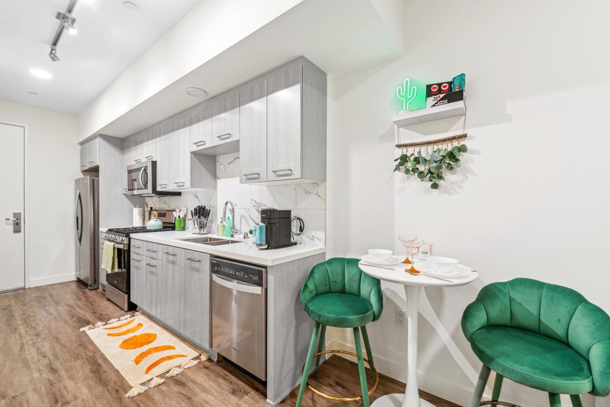 Apartamento Stylish In Sm W Free Parking And Pool
