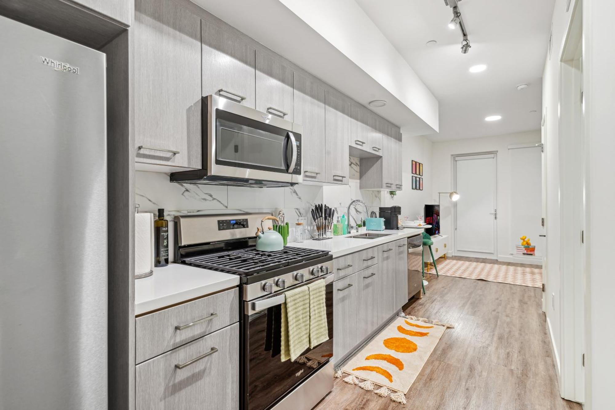 Apartamento Stylish In Sm W Free Parking And Pool